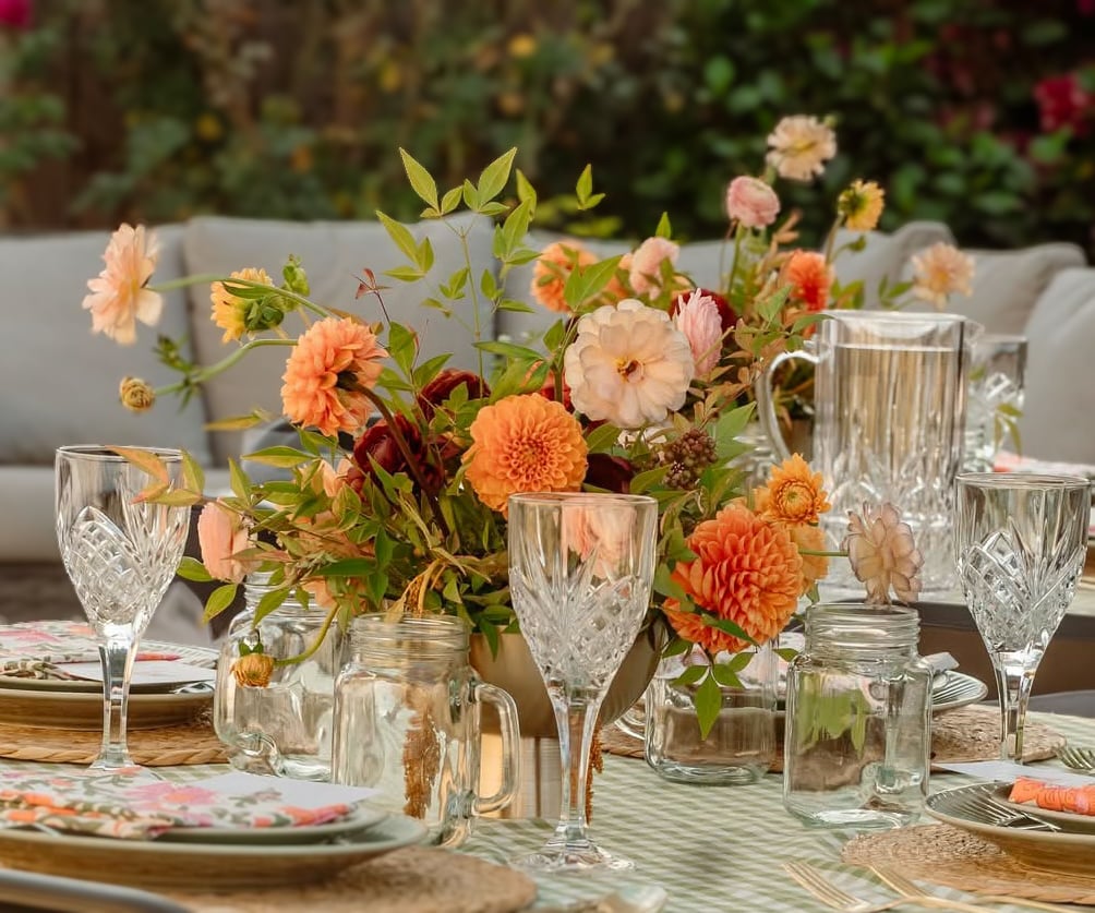 Peach and coral centerpiece on a reception table